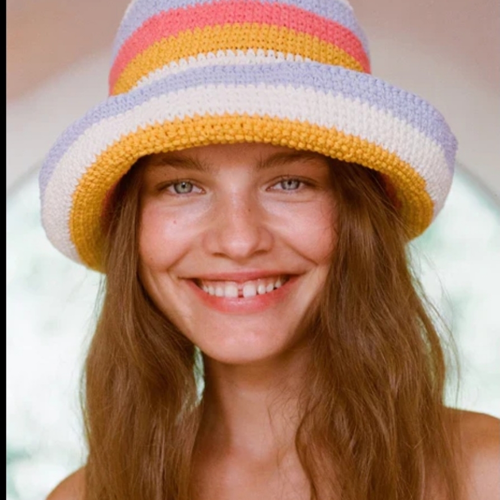 Lack of color bucket hat